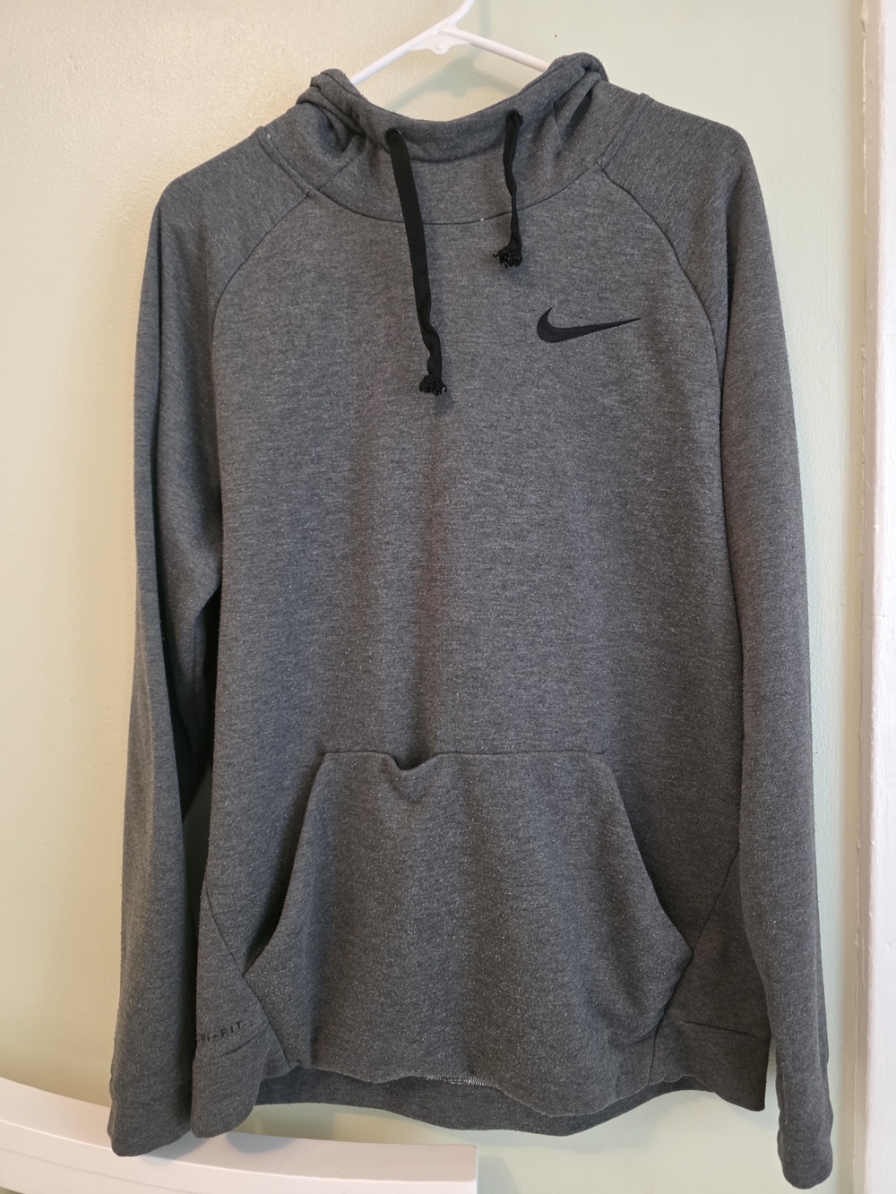 Nike Men’s Gray Dri-FIT Hooded Pullover